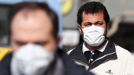 Να γιατί ο κορωνοϊός χτυπά πιο σοβαρά τους άνδρες από τις γυναίκες