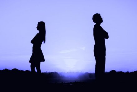 Πώς να ξεπεράσουμε έναν χωρισμό σύμφωνα με τους ψυχολόγους