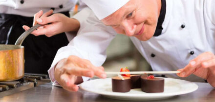 Αυτό είναι το γλυκό σε σχήμα κορωνοϊού που κάνουν ουρές για να το δοκιμάσουν